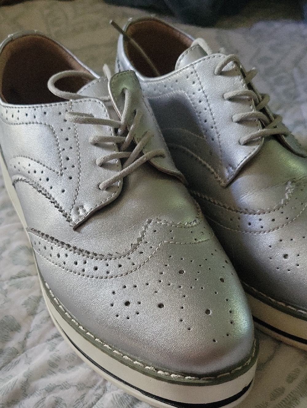 Metallic Silver Wingtip Platform Oxford - Women Size 9